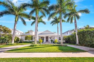 Single Family Residence, 150 Central Ave, Naples FL 34102