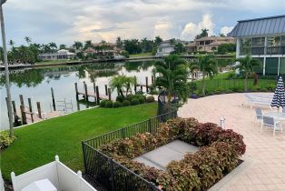, 333 Harbour Dr # 211, Naples FL 34103