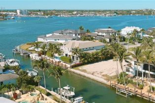 , 1670 Dolphin Ct, Naples FL 34102