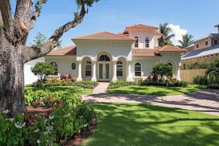 Single Family Residence, 431 1st Ave N, Naples FL 34102