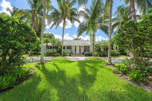 Single Family Residence, 206 1st Ave N, Naples FL 34102
