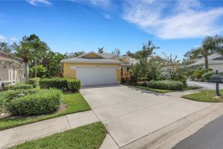 Villa Attached, 15079 Sterling Oaks Dr, Naples FL 34110