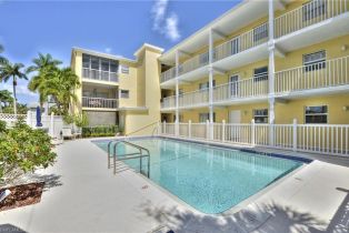 , 900 8th Ave S # 305, Naples FL 34102