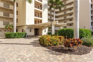 High Rise (8+), 15 Bluebill Ave # 1006, Naples FL 3410834108