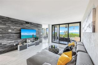 , 10475 Gulf Shore Dr # 112, Naples FL 34108