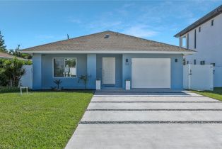 Single Family Residence, 532 103rd Ave N, Naples FL 34108
