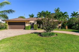 Single Family Residence, 1337 Wisconsin Dr, Naples FL 34103
