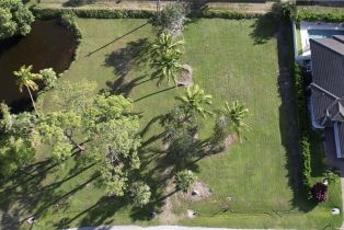 Land, 2710 Linda Dr, Naples FL 34112