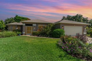 Single Family Residence, 4122 Olde Meadowbrook Ln, Estero FL 34134