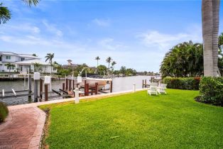 Low Rise (1-3), 2100 Gulf Shore Blvd N # 220, Naples FL 34102