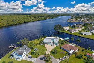 Single Family Residence, 1960 Bahama Fort Myers Shores, FL 33905 