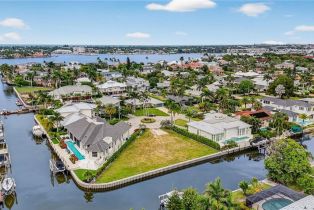 , 1693 Bonita Ct, Naples FL 34102