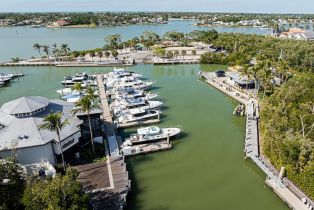 Single Family Residence, 1881 Danford St, Naples FL 34112