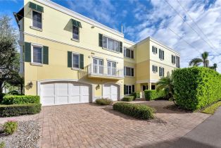 Low Rise (1-3), 325 3rd St S 6