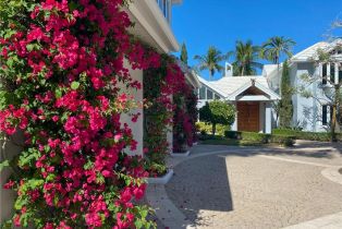 Single Family Residence, 883 Galleon Dr, Naples FL 34102