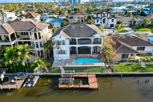 Single Family Residence, 405 Trade Winds Ave, Naples FL 34108