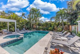 , 564 109th Ave N, Naples FL 34108