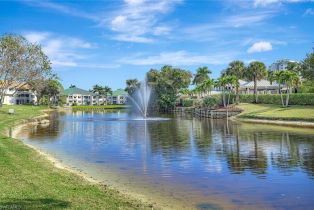 , 340 Horse Creek Dr # 207, Naples FL 34110