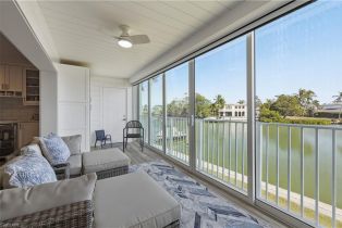 , 1910 Gulf Shore Blvd N # 208, Naples FL 34102