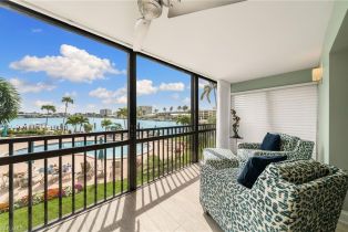 , 222 Harbour Dr # 207, Naples FL 34103