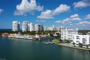 High Rise (8+), 250 Park Shore Dr E 10134103