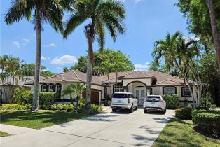 Single Family Residence, 8122 Wilshire Lakes Blvd, Naples FL 34109