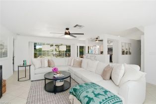 Single Family Residence, 560 Cypress Way E, Naples FL 34110