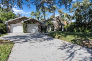 Single Family Residence, 6161 Waxmyrtle Way, Naples FL 34109