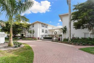 , 322 Harbour Dr # 103a, Naples FL 34103