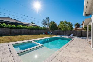 Single Family Residence, 714 105th Ave N, Naples FL 34108