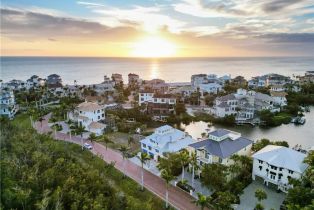 Single Family Residence, 237 Bayfront Bayfront Gardens, FL 34134 