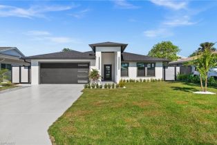 Single Family Residence, 135 TAHITI East Naples, FL 34113 