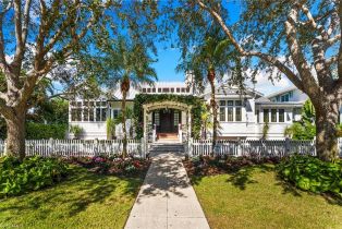 Single Family Residence, 163 10th Olde Naples, FL 34102 