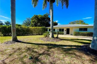 , 905 13th St N, Naples FL 34102