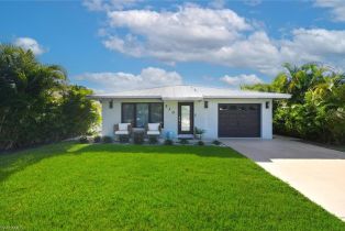 Single Family Residence, 530 108 Ave N, Naples FL 34108