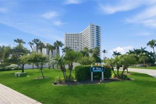High Rise (8+), 320 Seaview Ct 61034145