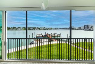 Mid Rise (4-7), 222 Harbour Dr 21834103 