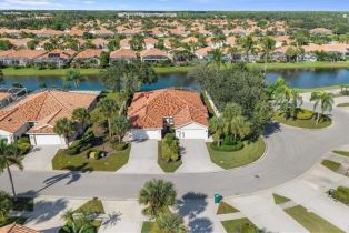 Villa Attached, 3575 El Verdado Ct, Naples FL 34109