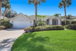 Single Family Residence, 712 Pine Creek Pelican Bay, FL 34108 