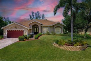 Single Family Residence, 7090 Philips Creek Hendry Creek, FL 33908 