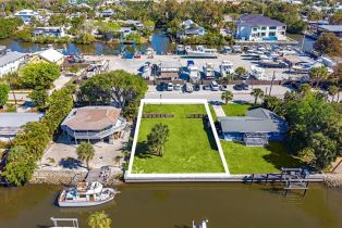 Land, 2754 Bayview Dr