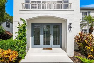 Low Rise (1-3), 853 Tanbark Dr 201
