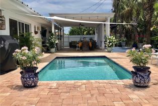 , 283 Cypress Way W