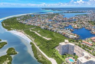 High Rise (8+), 440 Seaview Ct 190134145 