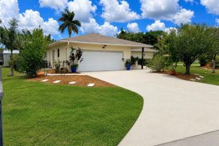 Single Family Residence, 688 Valley Barefoot Beach, FL 34134 