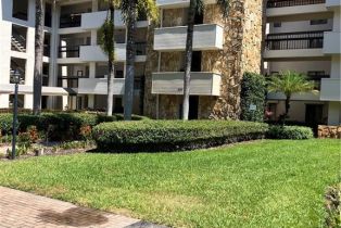 Mid Rise (4-7), 200 Wyndemere Way B40234105